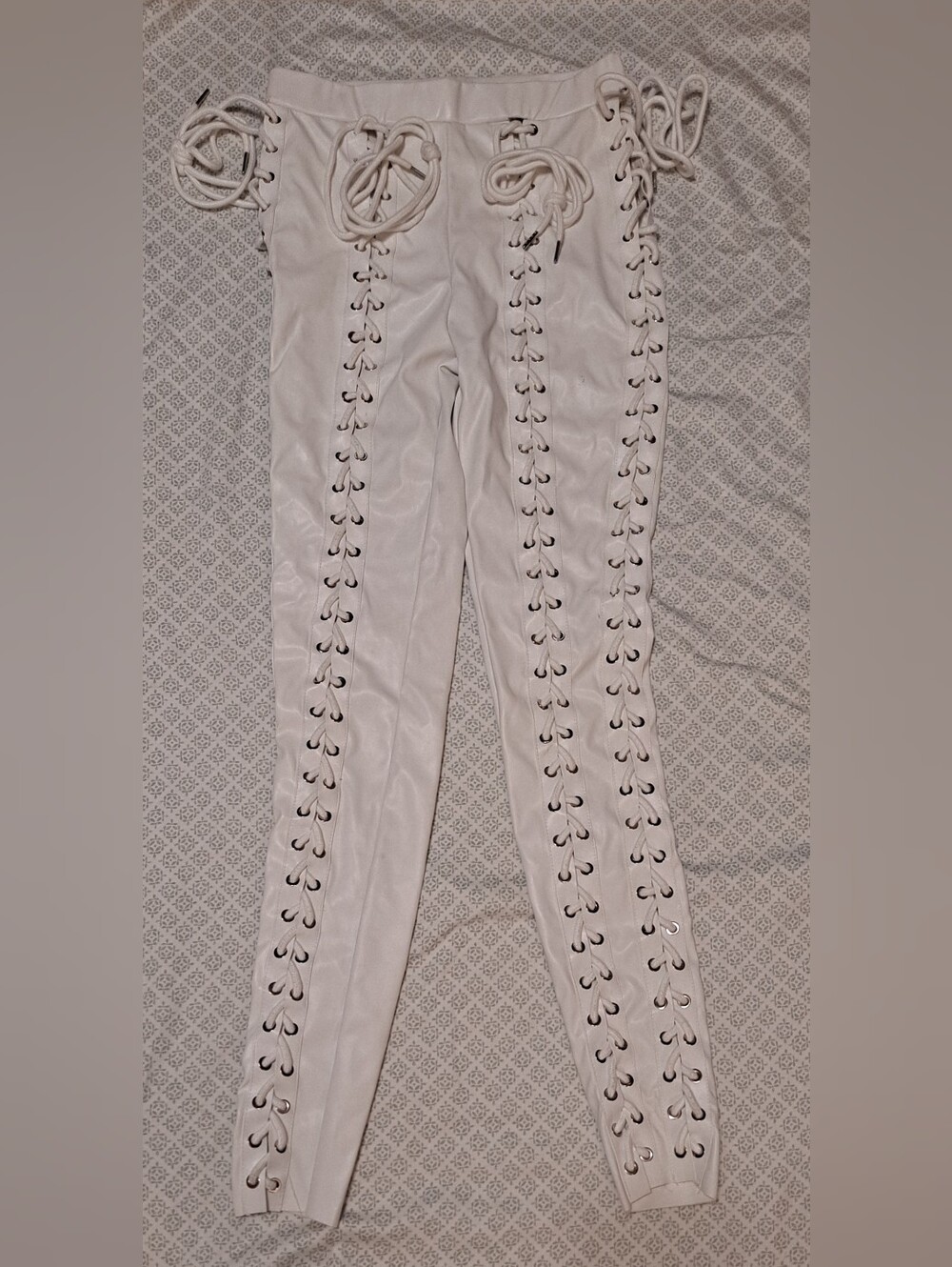 Fashion Nova Lace-Up White Women's Jeans with Side Eyelet Detail Sz M